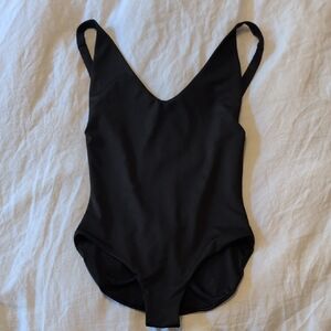 Londre Minimalist One Piece Swimsuit - Black M